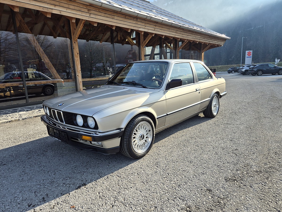 BMW 323i